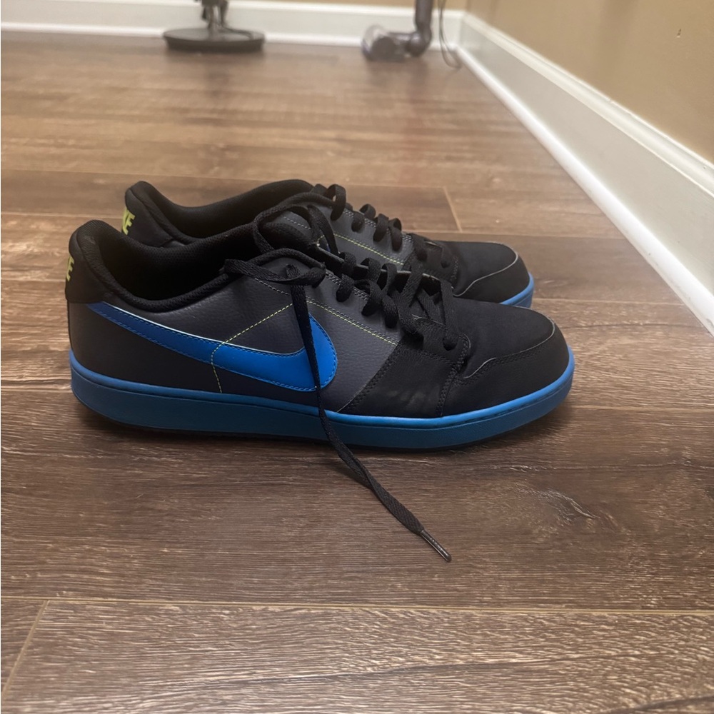 Nike Men’s backboard black and blue size 13